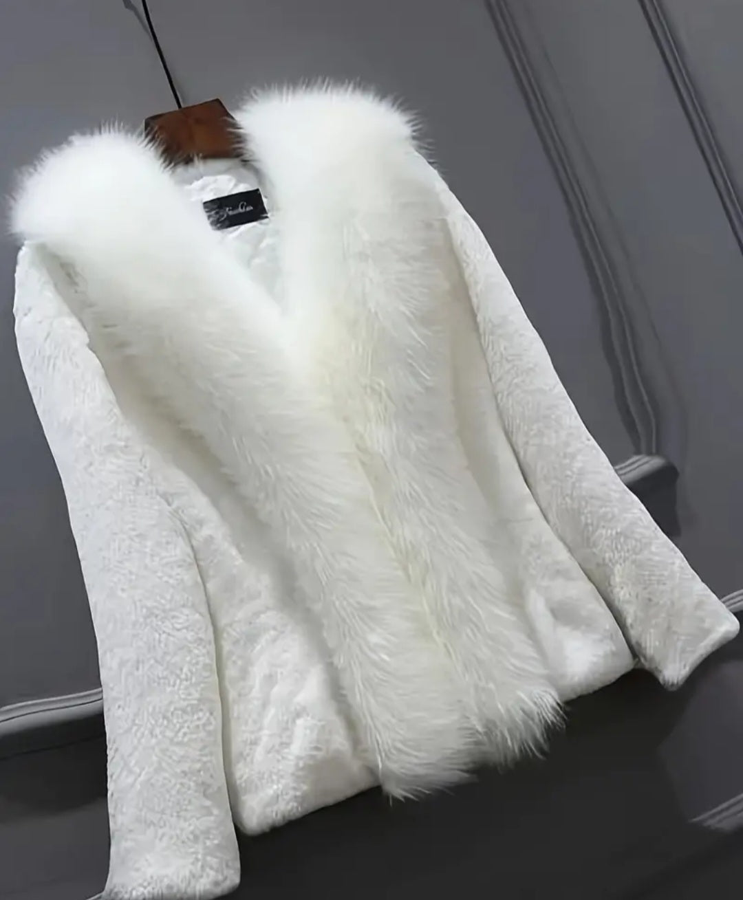 Luxurious Faux Fur Crop Coat for Women - Soft, Warm, and Chic Winter Outerwear with Long Sleeves, Non-Stretch Polyester Fabric, Elegant Design,