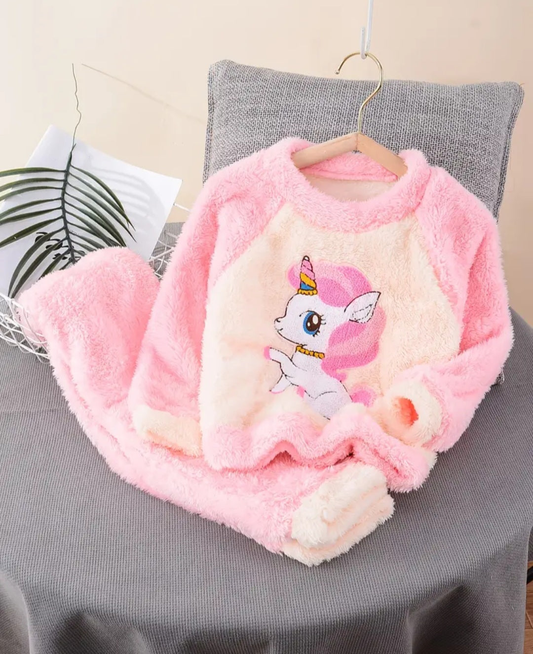 2pcs Girls' Autumn/Winter Plush Set Casual Style with Round Neck And Medium Stretch Fabric, Embroidered Animal Pattern, Made of Polyester for Girls' Outfit